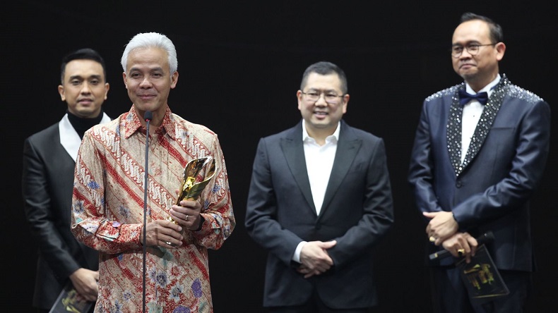 Ganjar Pranowo Terima Penghargaan Newsmaker Indonesia Awards 2023