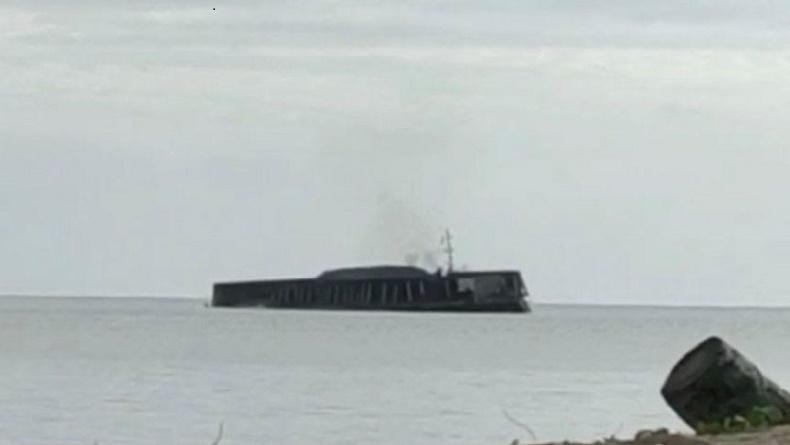 Kapal Tongkang Bawa 5.000 Ton Batu Pecah Kandas di Perairan Taliabu