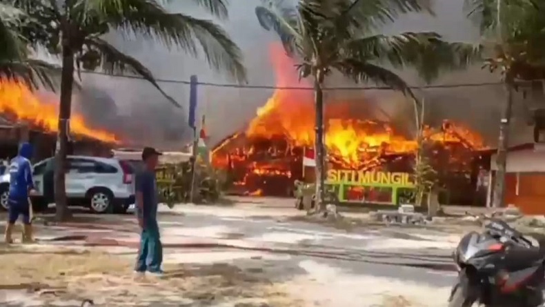 3 Kafe di Kampung Turis Pangandaran Ludes Terbakar, Pemilik Histeris 