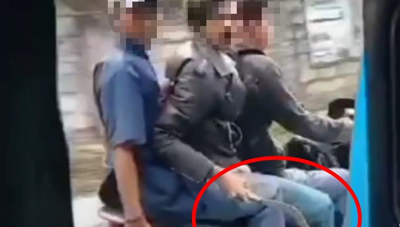 Viral Pelajar di Bogor Acungkan Celurit ke Angkot, Polisi Buru Pelaku