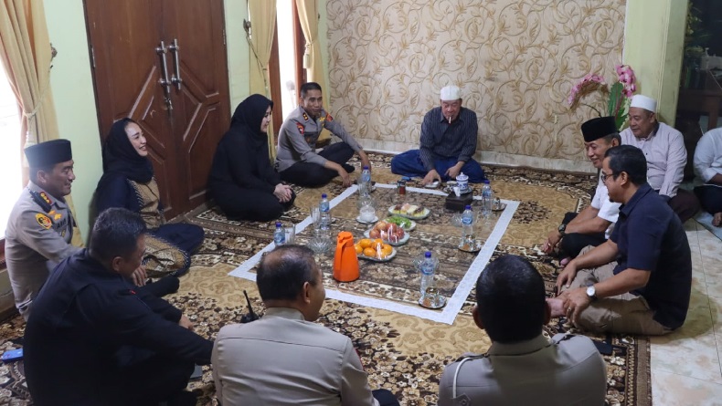 Kapolda Jabar Kunjungi 2 Ponpes Tertua di Cirebon, Ini Tujuannya