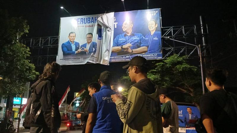  Partai Demokrat Bongkar Ribuan Baliho dan Spanduk Bacapres Anies Baswedan 