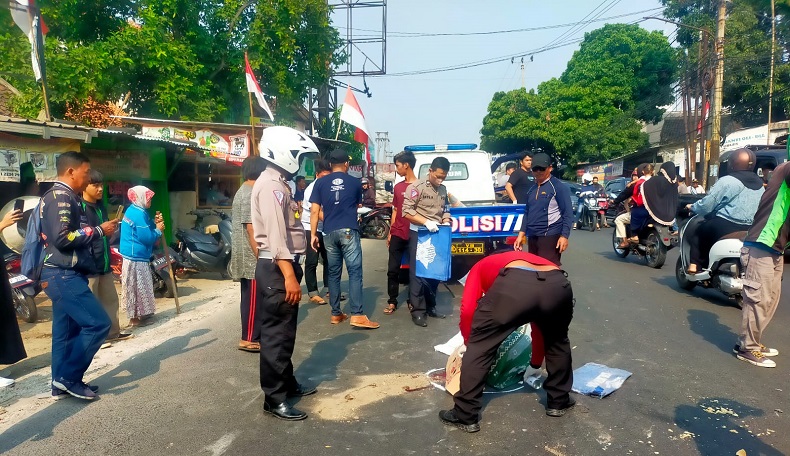 Hendak Menyeberang Jalan, Pria di Cileungsi Tewas Tertabrak Truk