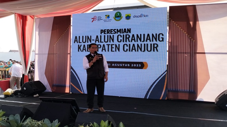 Gubernur Jabar Resmikan Alun-alun Ciranjang Cianjur, Pamitan Mau Jadi Ridwan Kamil Biasa