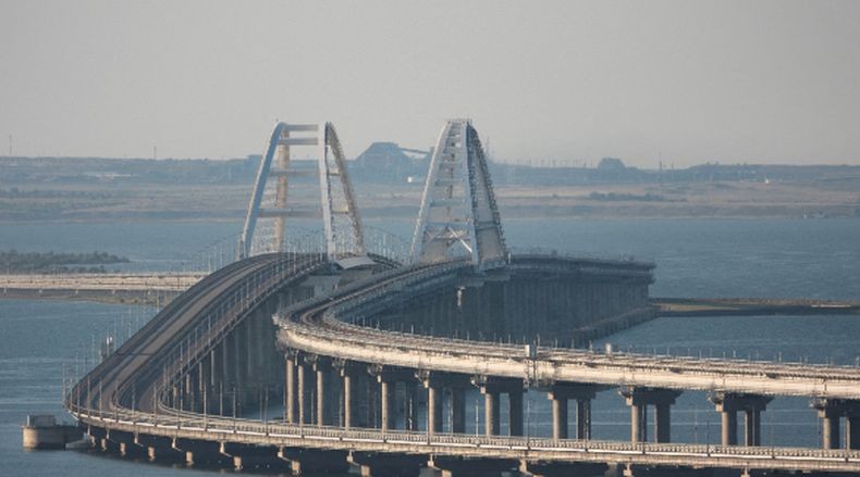 Ukraina Gagal Ledakkan Jembatan Krimea Pakai Kapal Berisi Bom 
