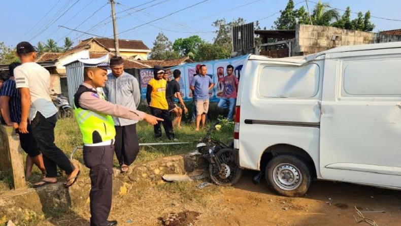 Tragis, 2 Pelajar Boncengan Motor Tewas Ditabrak Mobil di Lampung Timur
