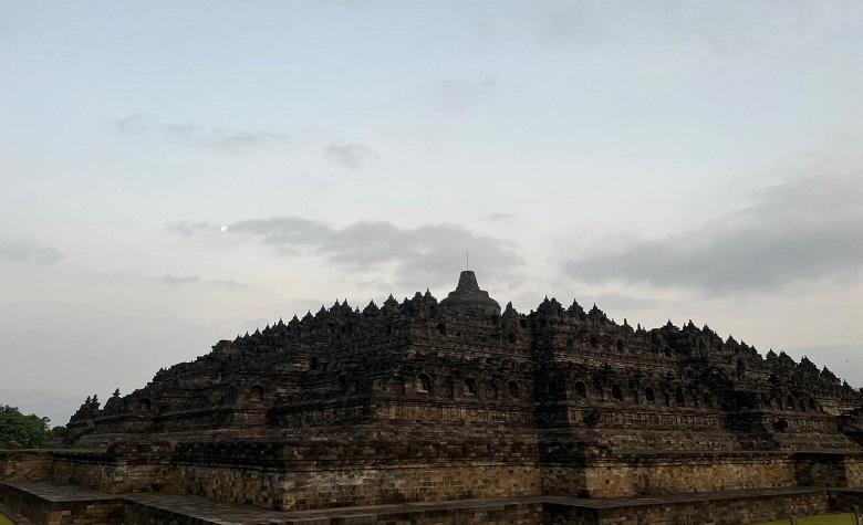 Stafsus Menag: Pemasangan Chatra Sempurnakan Keagungan Candi Borobudur