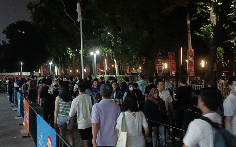 Antrean Mengular, Ribuan Penonton Antusias Tonton Laga Terakhir FIBA World Cup 2023 di Indonesia Arena