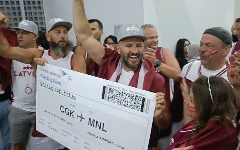 Momen Suporter Latvia Rayakan Keberhasilan Timnas Latvia ke Perempat Final FIBA World Cup 2023