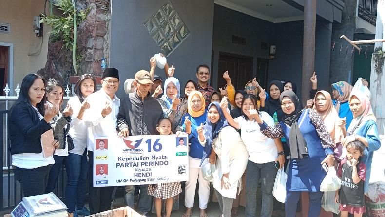 Bahagianya Pedagang di Bandung Dapat Bantuan Timbangan Digital dari Partai Perindo
