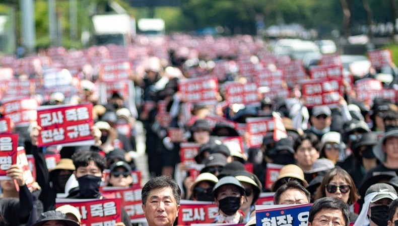 3 Guru Muda Bunuh Diri akibat Tekanan di Sekolah, 200.000 Orang Demo di Korsel