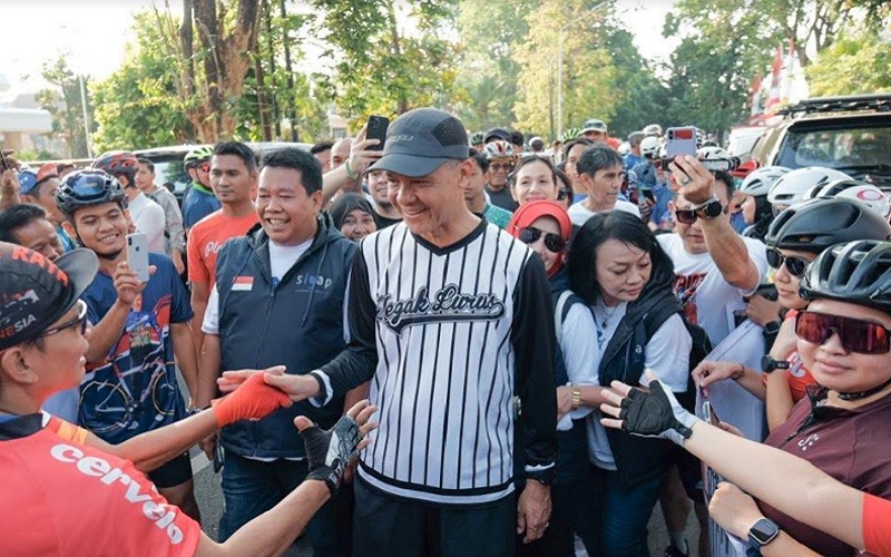 Bersepeda dari Bandung, Alumni ITB Temui Ganjar Pranowo di Semarang