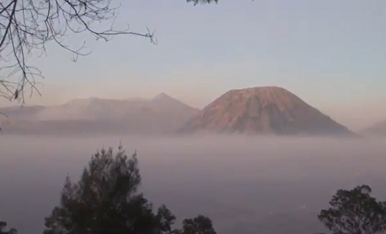 Sehari Dibuka Pascakebakaran, Wisata Gunung Bromo Langsung Diserbu 360 Pengunjung