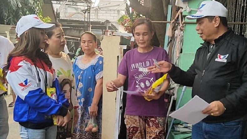 Bacaleg Partai Perindo Tati Sri Hardina Bagikan KTA dan 500 Minyak Goreng ke Masyarakat