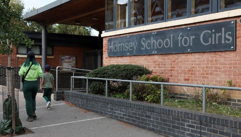 Ratusan Bangunan Sekolah di Inggris Terancam Ambruk, PM Rishi Sunak Turun Tangan