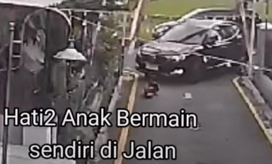 Viral Anak Kecil Tergilas Mobil saat Bermain di Jalan, Pengemudi Perempuan Syok