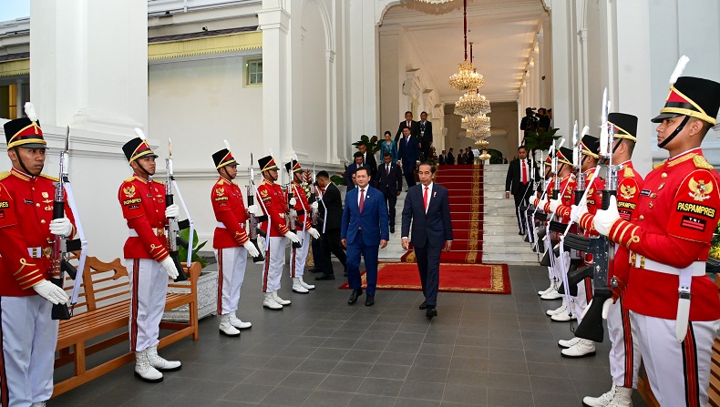 Bertemu PM Kamboja, Jokowi Bahas Kerja Sama Perlindungan WNI Korban Online Scam