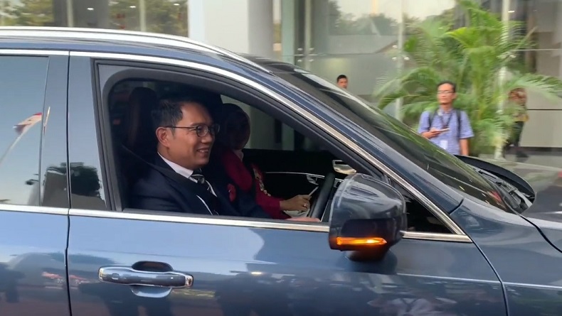 Potret Ridwan Kamil Setir Mobil Volvo dari Bandung ke Jakarta saat Hadiri Pelantikan Pj Gubernur Jabar