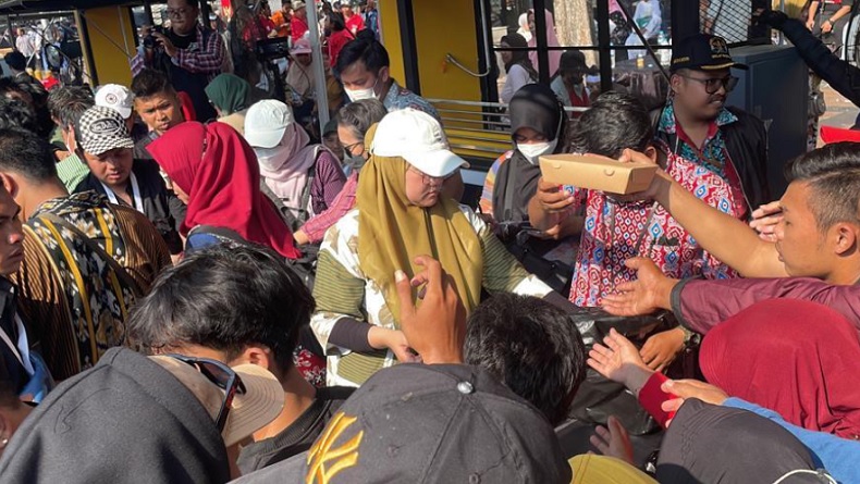 Ganjar Borong Jualan UMKM untuk Dibagi ke Warga, Pedagang Kebanjiran Rezeki