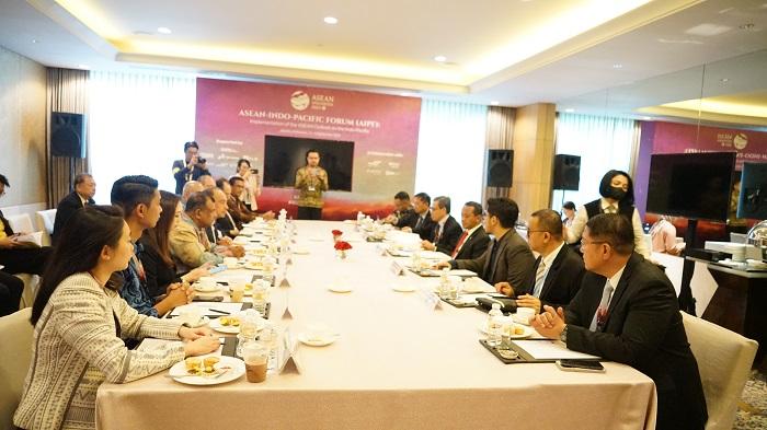 Bahlil kepada Investor Malaysia: Jangan Takut Bermitra dengan Pengusaha Lokal RI, Saya Bantu Carikan