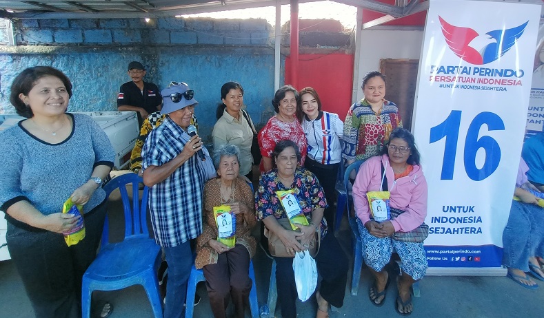 Terima Minyak Goreng dan KTA Berasuransi, Warga Depok: Semoga Partai Perindo Sukses
