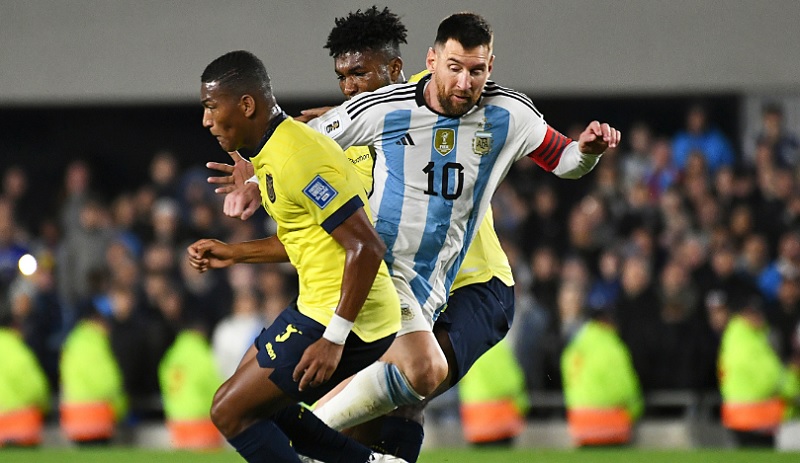 Detik-Detik Gocekan Lionel Messi Bikin Pemain Termahal Liga Inggris Terlihat Cupu hingga Jungkir Balik