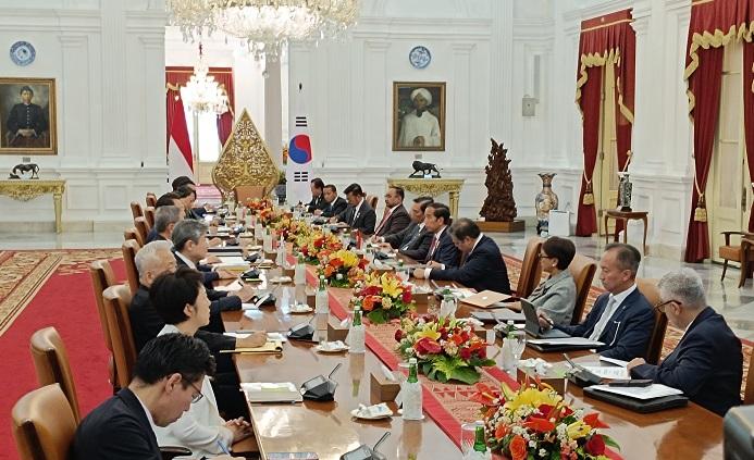 Presiden Korea Ajak RI Kerja Sama Mobil Listrik