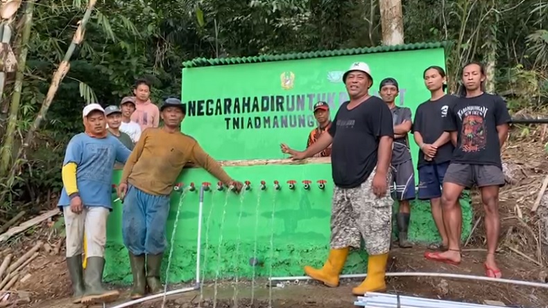 Kostrad Alirkan Air untuk Warga Kaki Gunung Salak, Penuhi Kebutuhan 475 KK