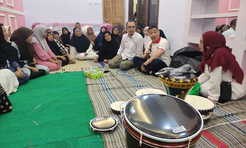 Warga Kalipare Malang Gembira Dapat Perlengkapan Rebana dari Partai Perindo