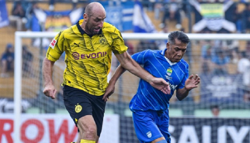 Dortmund Bantai Persib, Raksasa Dua Meter Cetak Gol