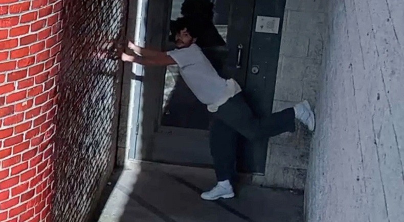 Napi Kasus Pembunuhan di AS Kabur, Berkeliaran Curi Pakaian hingga Mobil