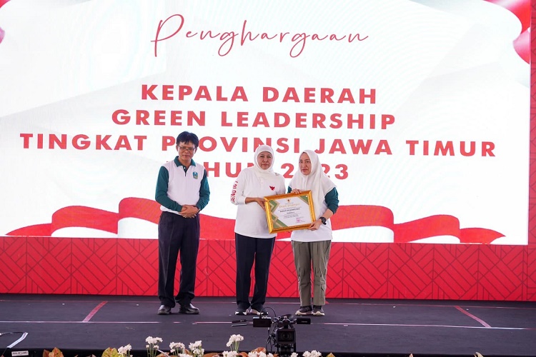 Pro Lingkungan Hidup, Bupati Bojonegoro Raih Penghargaan Green Leadership