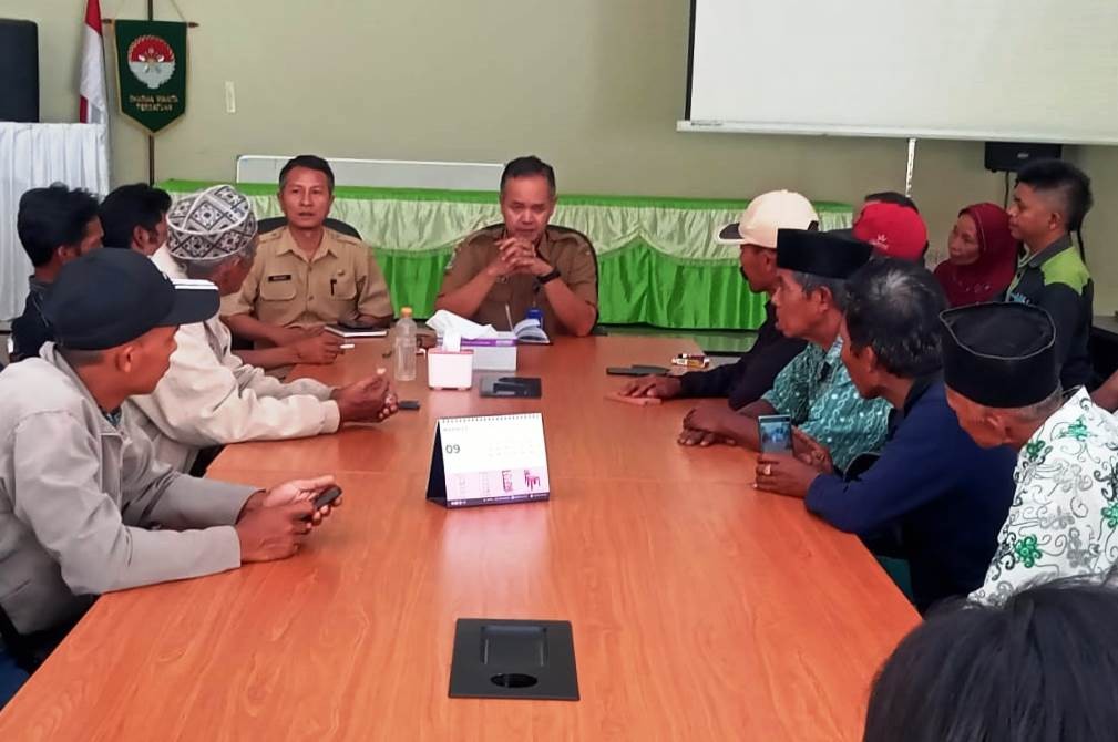 Belasan Hektare Lahan Diserobot, Puluhan Petani Hutan Asal Silo Jember Wadul ke Dinas