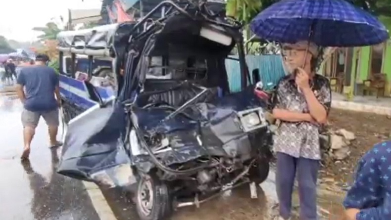 Kecelakaan di Binjai Pirua Kalsel, 3 Orang Tewas 4 Terluka