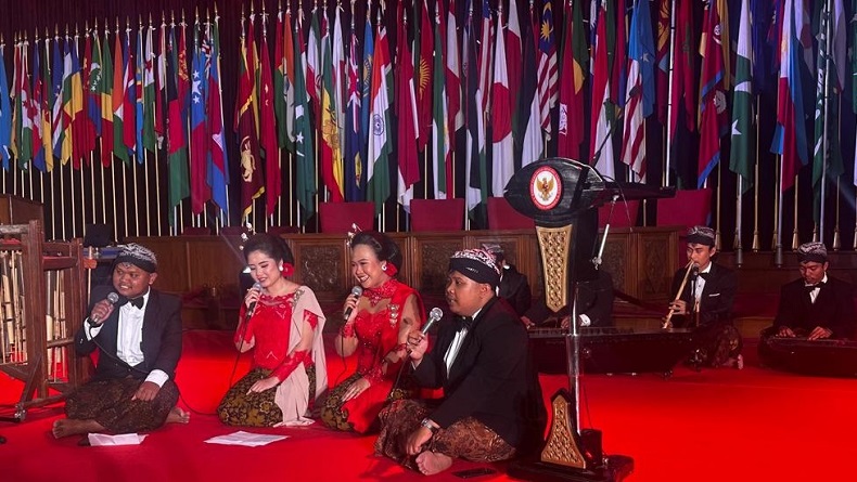 Tembang Sunda Cianjuran Diterjemahkan dalam Beberapa Bahasa Dunia