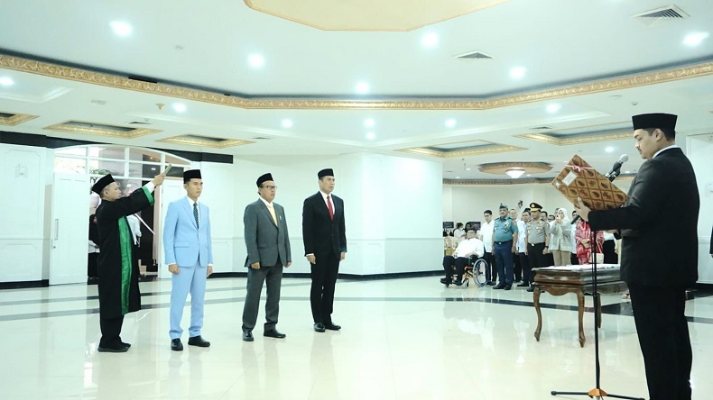 Menpora Dito Lantik Ketua MUI Asrorun Niam Sholeh Jadi Deputi Pemberdayaan Pemuda