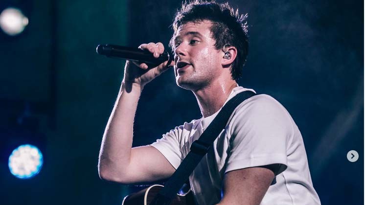 Lirik Lagu Let Me Down Slowly dan Terjemahan, Cocok Buat yang Patah Hati