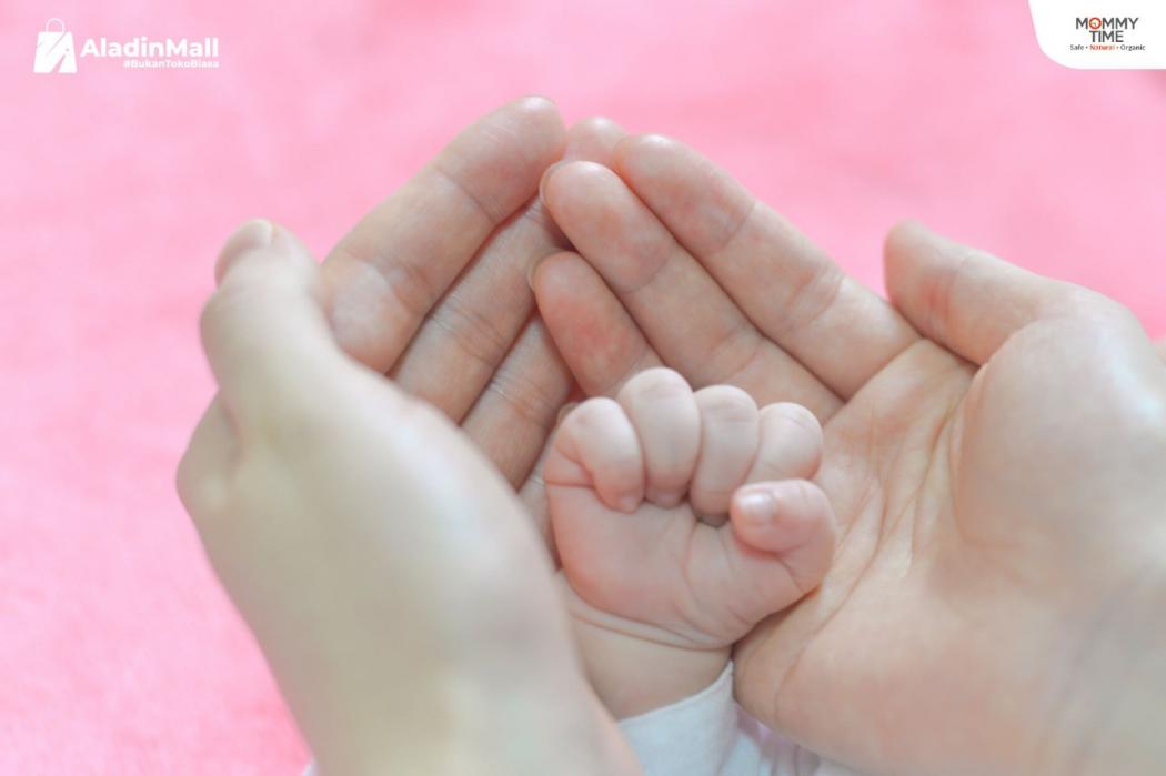 Jangan Sampai Keliru, Ini Manfaat Baby Oil untuk Bayi!