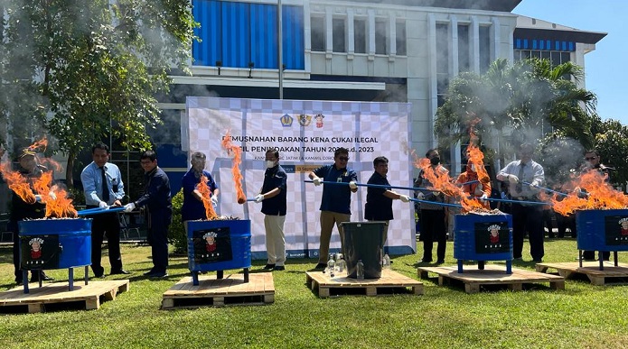 Bea Cukai Musnahkan Barang Ilegal yang Rugikan Negara Rp10,04 Miliar