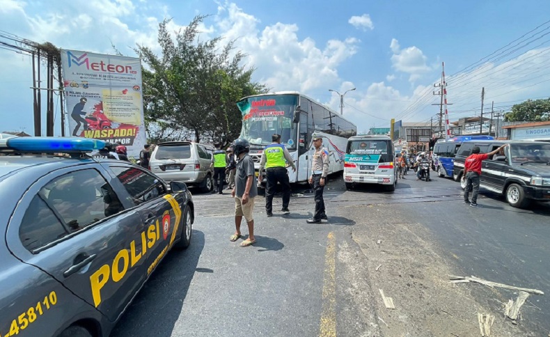 Kronologi Kecelakaan Beruntun Bus Tabrak 4 Kendaraan di Malang Tewaskan 1 Tewas