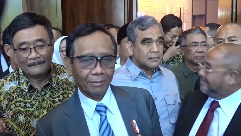 Namanya Disebut dalam Pantun Hasto Kristiyanto sebagai Bacawapres, Mahfud MD: Itu Godaan Politik
