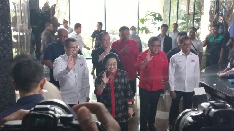 Disambut Hary Tanoe, Megawati Tiba di Markas TPN Ganjar Pranowo