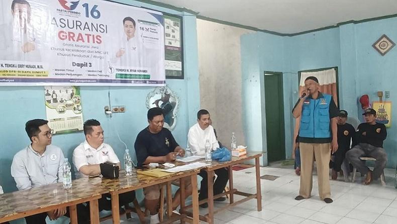 Penarik Betor Senang Terima KTA Berasuransi dari Bacaleg Partai Perindo Tengku Erry Nuradi