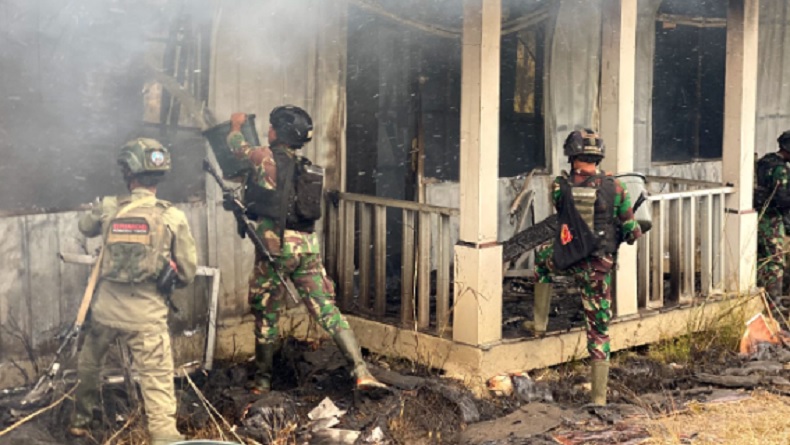 Tewas Ditembak TNI, Jasad Anggota KKB Langsung Diseret ke Lembah oleh Rekannya