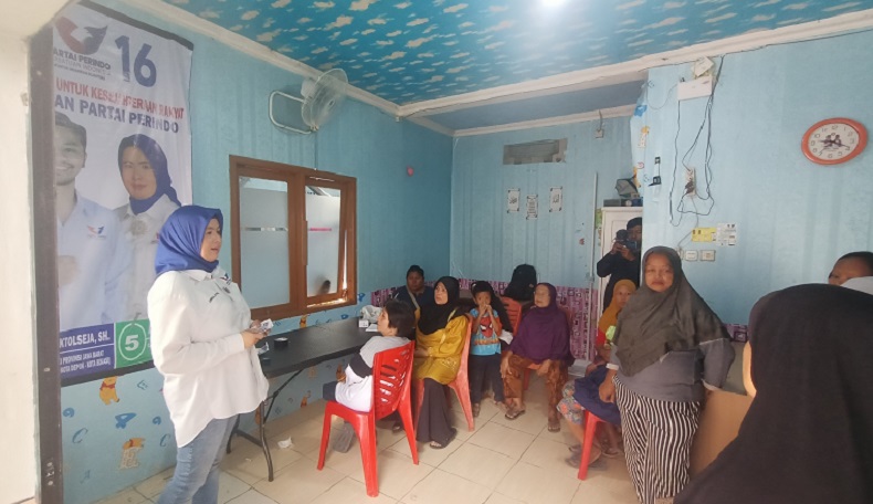 Bacaleg Perindo Annisaa Bagikan KTA Berasuransi dan Gelar Cek Kesehatan Gratis di Beji Depok
