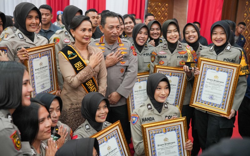 Kapolri Minta Polwan Jadi Cooling System Pemilu 2024