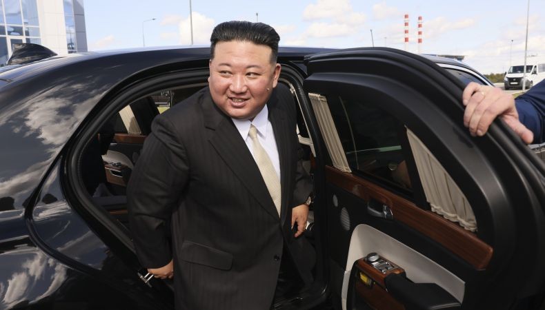 Kim Jong Un Kendarai Mobil Mewah Aurus Rusia Hadiah dari Presiden Putin