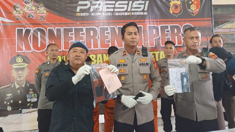 Awas, Begal Bandung Incar HP yang Sedang Digunakan di Jalan