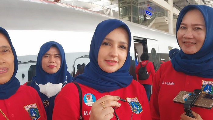 Cerita Warga Sekitar Jalur Kereta Cepat Ikut Uji Coba: Takjub, 25 Menit Sudah Sampai Padalarang!