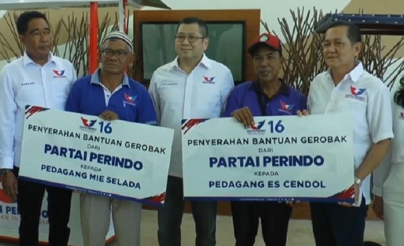 Terima Gerobak Perindo, Pedagang UMKM di Babel Ucapkan Terima Kasih